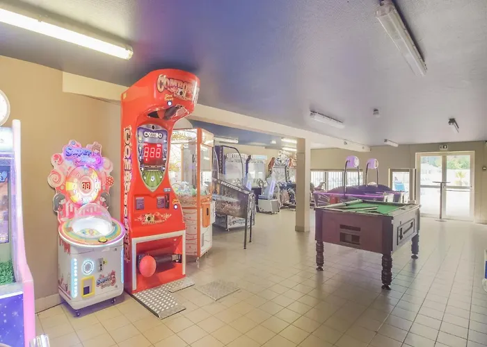 Mobile In Saint-jean Near & Pool Saint-Jean-de-Monts