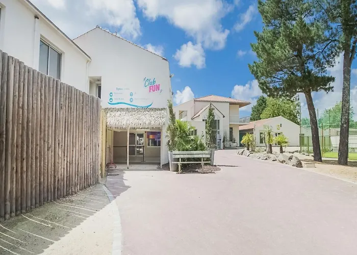 Mobile In Saint-jean Near & Pool * Saint-Jean-de-Monts